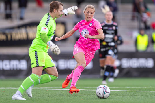 Rosengårds Mimmi Larsson jagar Kristianstads målvakt