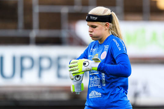 Uppsalas målvakt Emma Holmgren deppar