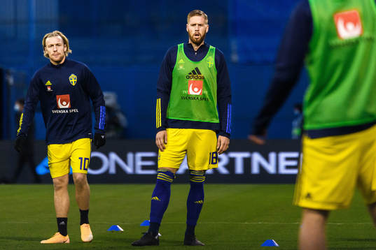 Emil Forsberg and Pontus Jansson of Sweden