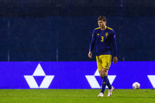Victor Nilsson Lindelöf of Sweden looks dejected