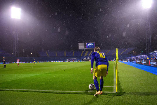 Emil Forsberg of Sweden with a corner