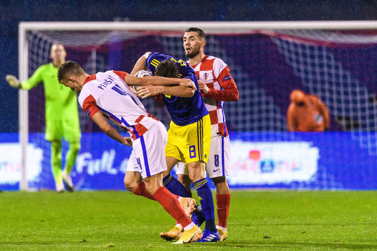 Ivan Perisic of Croatia against Albin Ekdal of Sweden