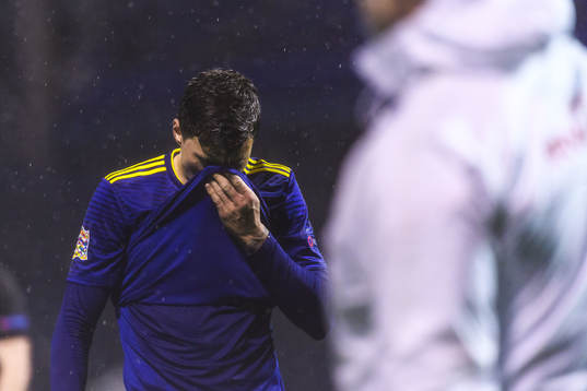 Victor Nilsson Lindelöf of Sweden looks dejected