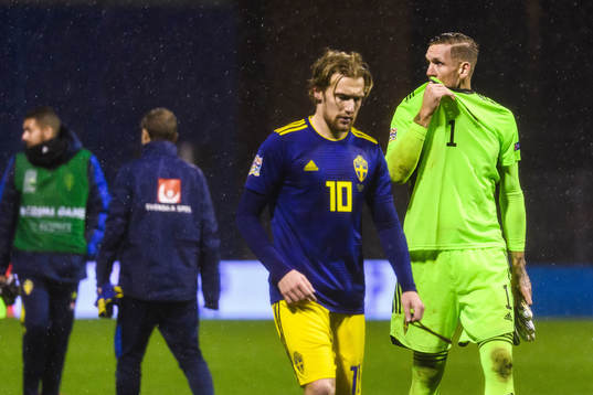 Emil Forsberg and goalkeeper Robin Olsen of Sweden look
