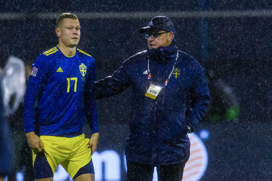 Viktor Claesson and head coach Janne Andersson of Sweden