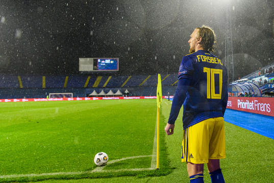 Emil Forsberg of Sweden prepares for a corner kick