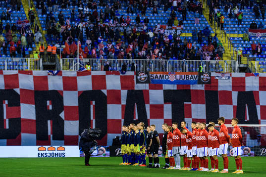 Teams line up