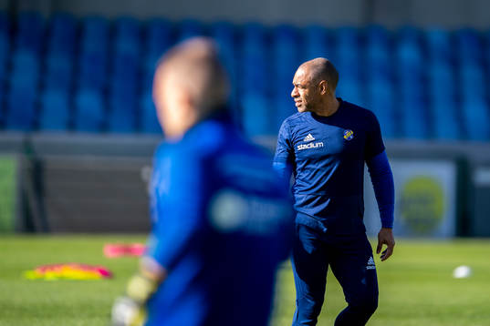 Eskilsminnes fys.tränare Solo da silva hammar