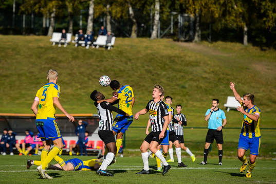 Landskronas Patrick Nwadike och Eskilsminnes Yonathan