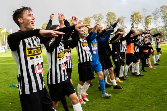 Bläddra bland fler bilder av Fotboll, Div 1 södra, herr, Eskilsminne - Landskrona