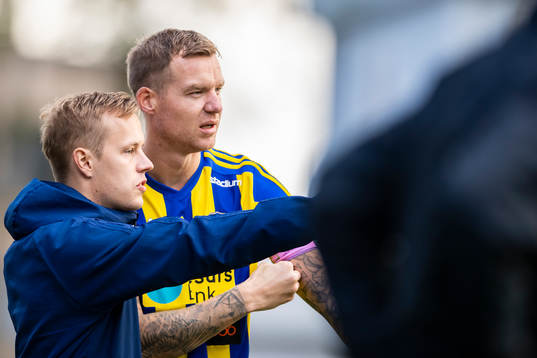 Eskilsminnes tränare André Petersson och Marcus Nilsson i