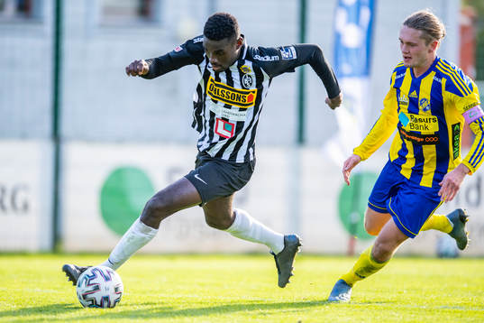 Landskronas Patrick Nwadike och Eskilsminnes Jesper Lundborg