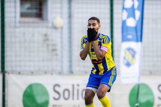Eskilsminnes Yonathan Getachew  reagerar