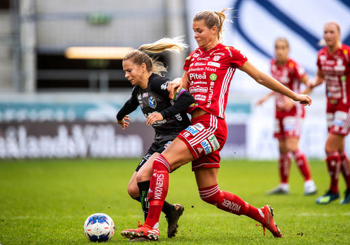 Piteås Nina Jakobsson och Växjös Emmi Alanen
