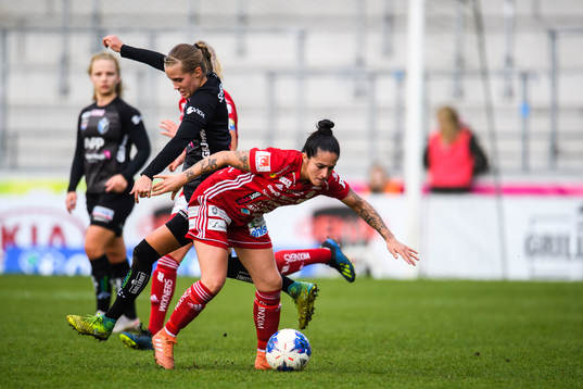 Piteå Fernanda Da Silva och Växjös Nellie Karlsson