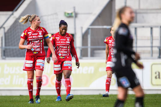 Piteås Ellen Löfqvist och Granit Stagova deppar