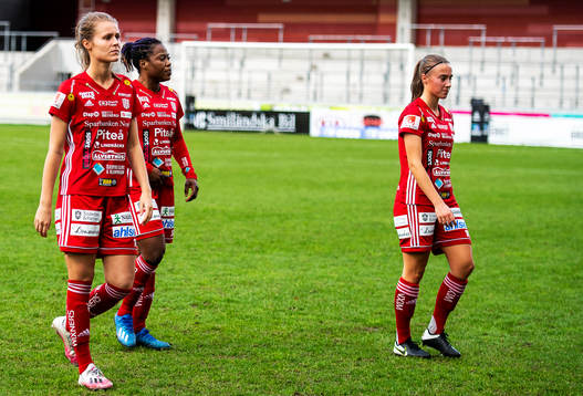 Piteås Maja Green och Faith Ikidi Michael deppar