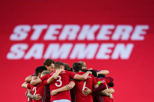 Players of Norway gather