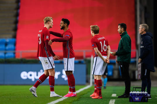 Erling Braut Haaland changes with Joshua King of Norway