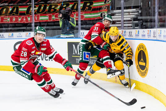 Frölundas Johan Sundström och Nicklas Lasu mot