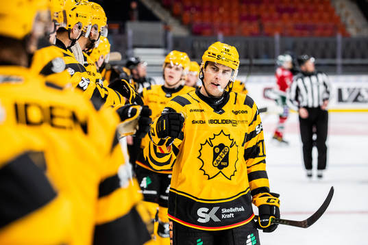 Skellefteås Joakim Lindström jublar
