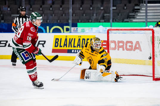 Frölundas Lucas Raymond gör mål i straffläggning på