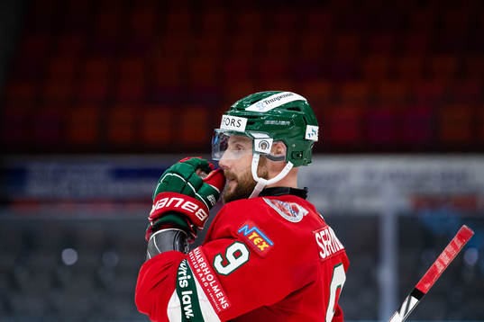 Frölundas Jan Mursak framför tomma läktare