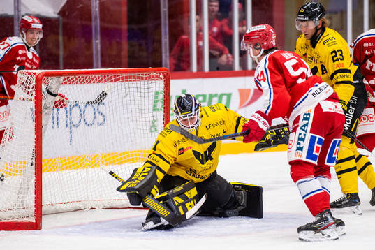 Västerås målvakt Jesper Myrenberg i samband med 2-0