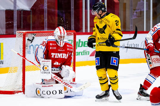Timrås målvakt Jacob Johansson och Västerås Henrik Hetta