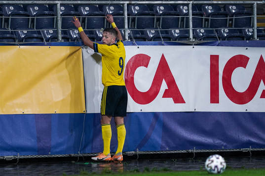 Jesper Karlsson of Sweden celebrates