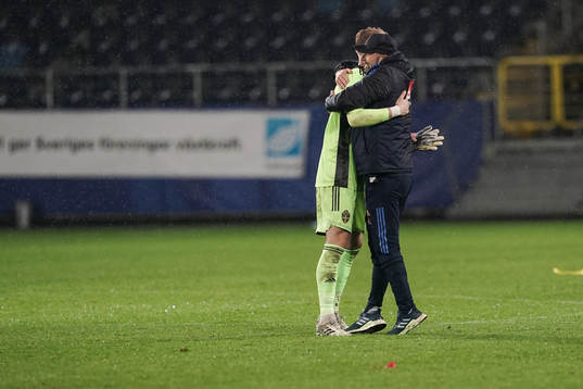 Goalkeeper Pontus Dahlberg and Peter Wennberg, assistant