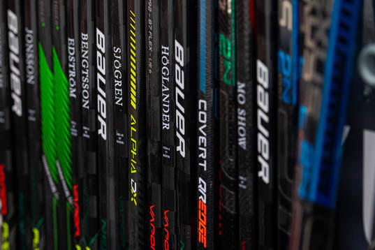 Ishockeyklubbor står uppradade