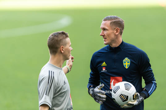 Goalkeeper coach Maths Elfvendal and goalkeeper Robin Olsen