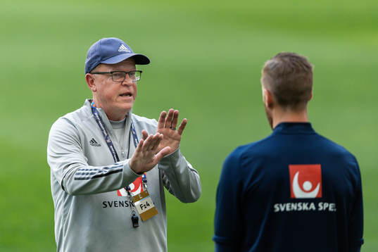 Head coach Janne Andersson and Pontus Jansson of the