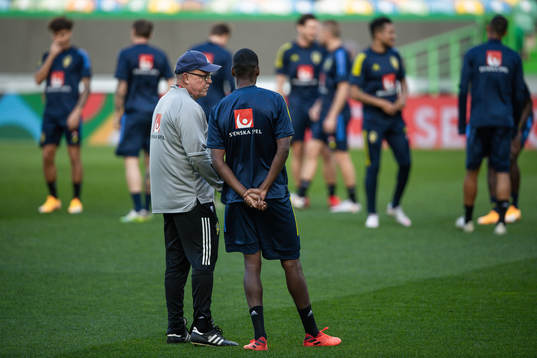 Head coach Janne Andersson and Alexander Isak of the