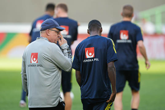 Head coach Janne Andersson and Alexander Isak of the