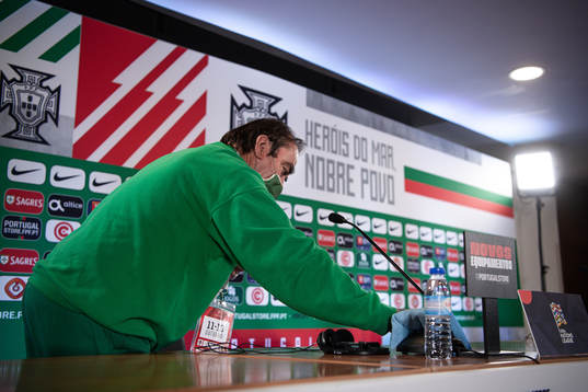 Disinfection of the podium