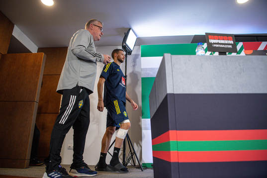 Head coach Janne Andersson and Marcus Berg of the Swedish