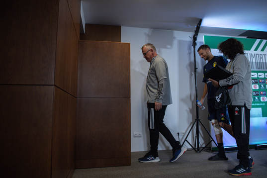 Press officer Ester Kristiansson, head coach Janne
