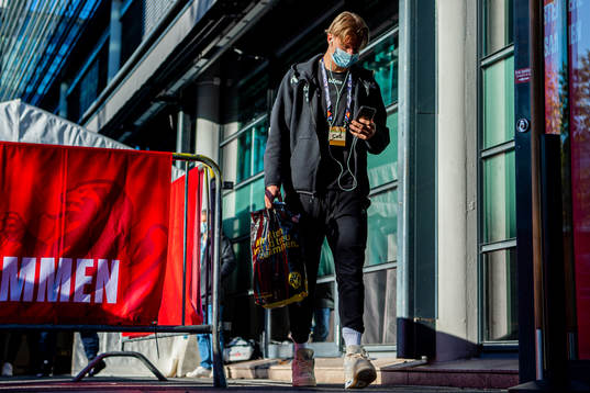 Erling Braut Haaland arrives wearing a face mask