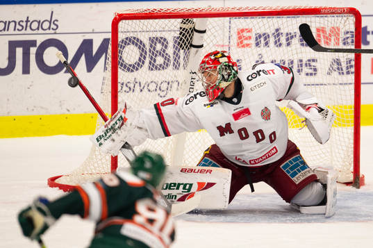 Modos målvakt Anthony Peters