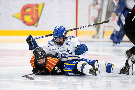 Brynäs Lara Stalder och Leksands Saana Valkama