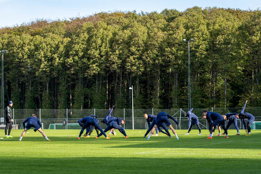 Helsingborgs spelare stretchar