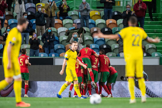 Bernardo Silva of Portugal celebrates