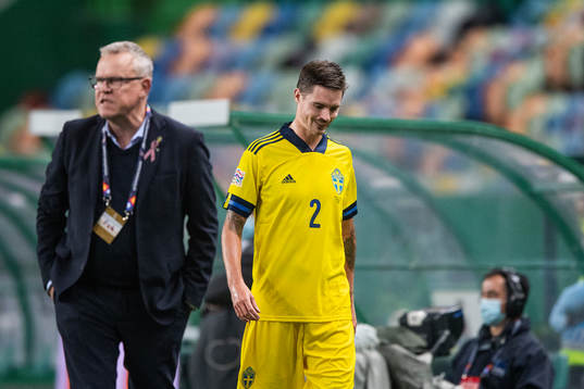 head coach Janne Andersson and Mikael Lustig of Sweden