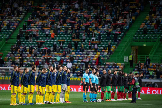 Teams line up