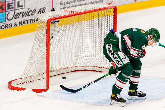 Tingsryds Albin Johansson deppar när Timrå gör mål 1-1