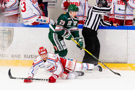 Timrås Jacob Blomqvist faller