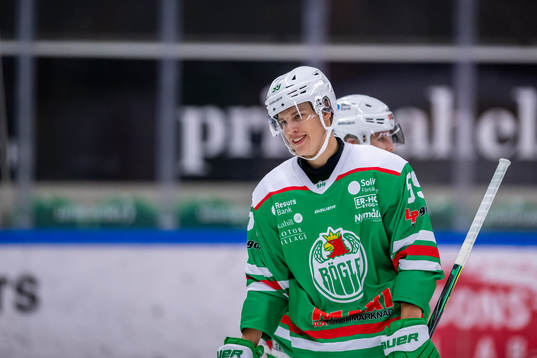 Rögles Senna Peeters jublar