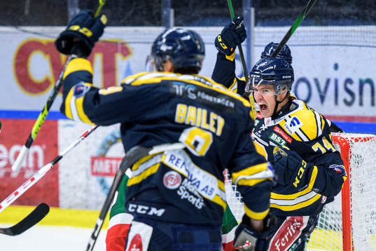 Södertäljes Rasmus Kahilainen jublar